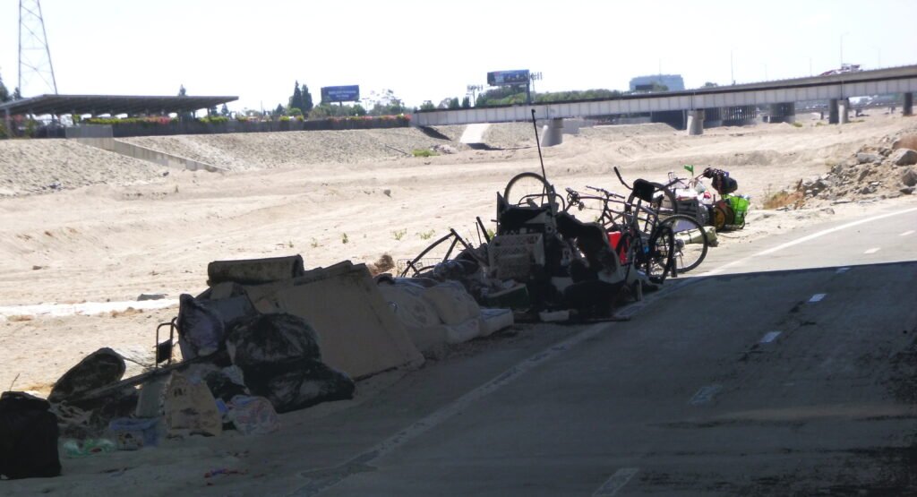 023homeless02